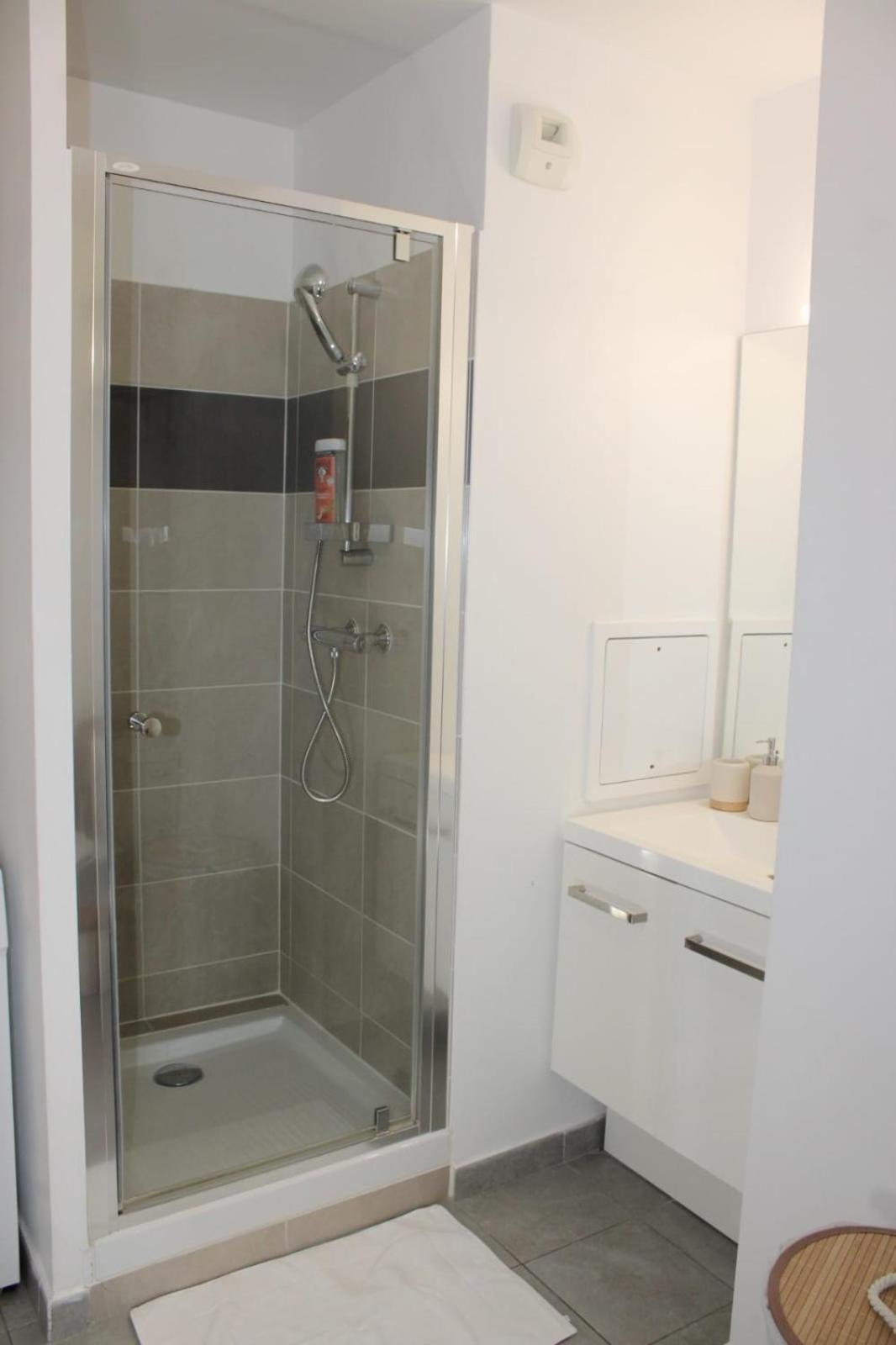 Appartement Elegant Et Lumineux Romainville Exteriör bild